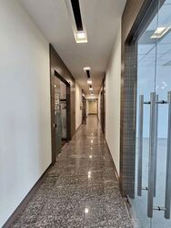 SQUARE 2 (D11), Retail #529462591